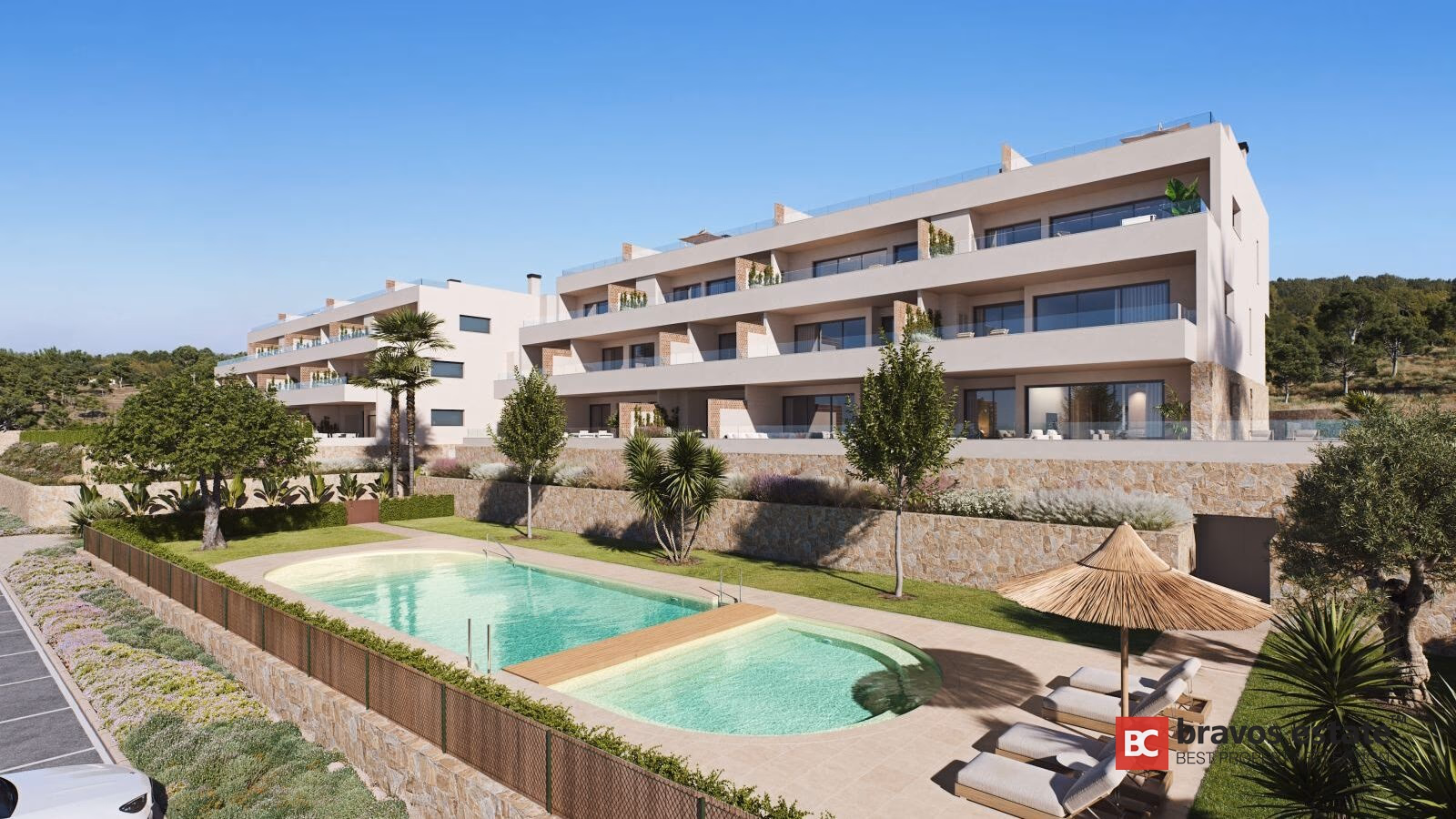 Жилой комплекс Citrus Las Colinas Golf: бассейн в форме почки, шезлонги, пальмы и средиземноморское озеленение