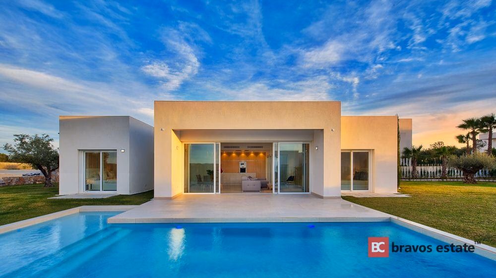 Просторная вилла, 3 спальни в Лас-Колинас · 254 m² - 1