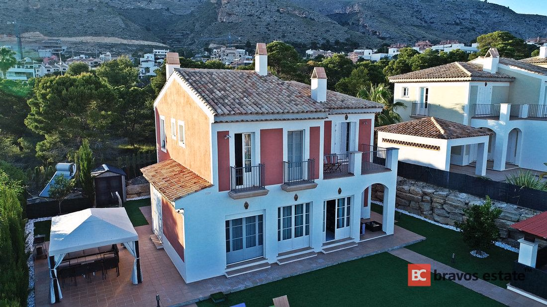 Светлая вилла, 4 спальни в Финестрате - 3