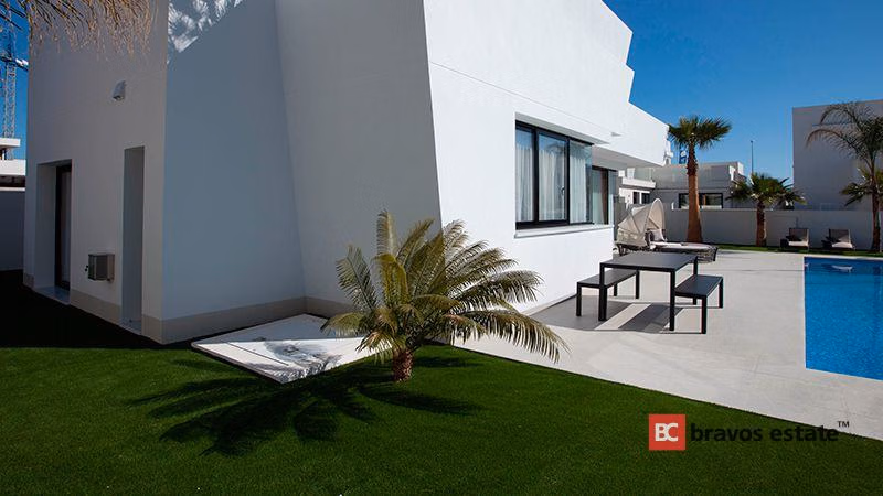 Новая вилла, 4 спальни в Сьюдад-Кесаде · 185 m² - 1