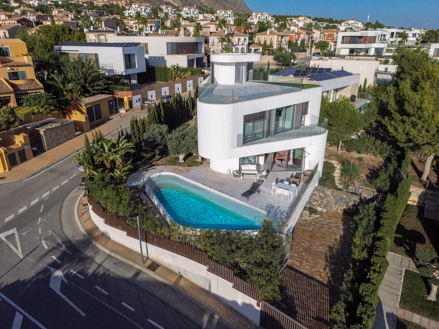 Aerial view of the villa, pool and Sierra Cortina surroundings