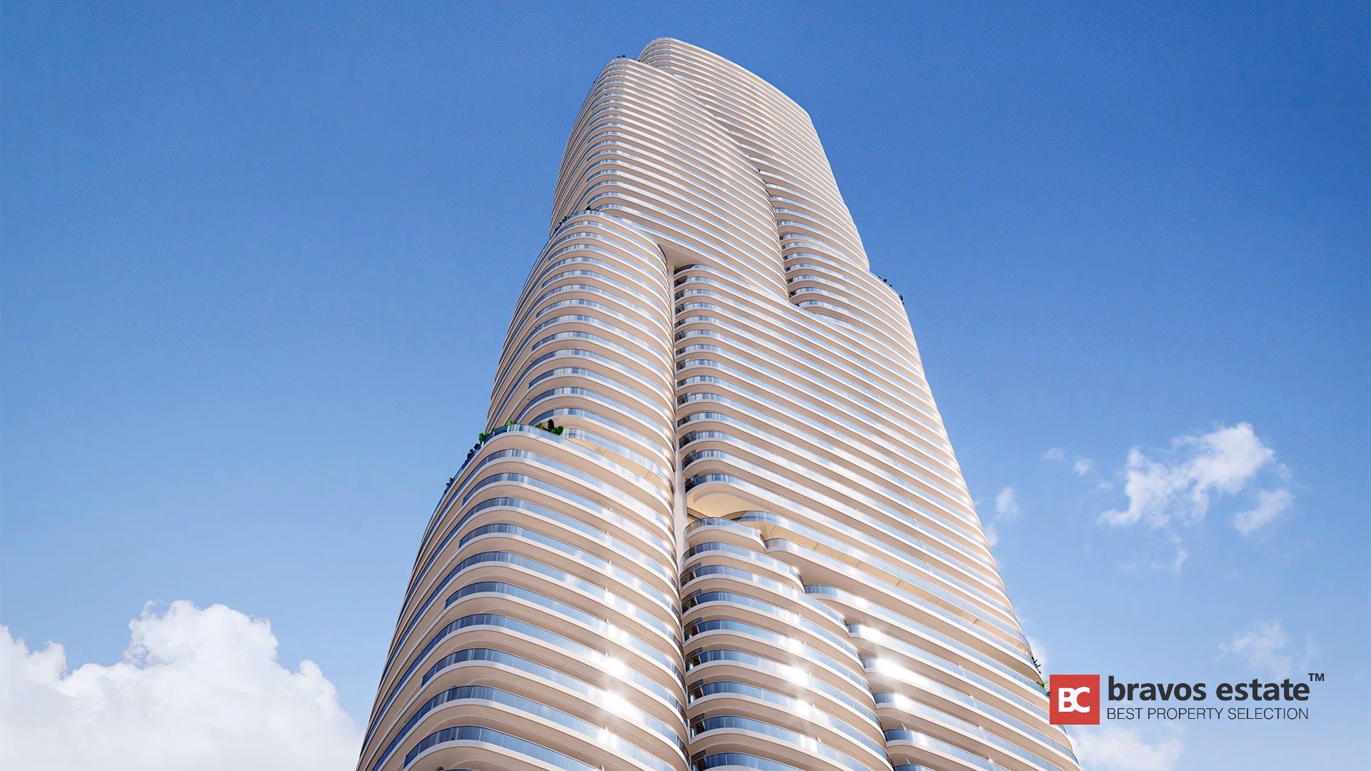 Башня TM Tower на Плайя-де-Поньенте в Бенидорме — скульптурный небоскрёб кремового цвета с волнообразными горизонтальными ярусами