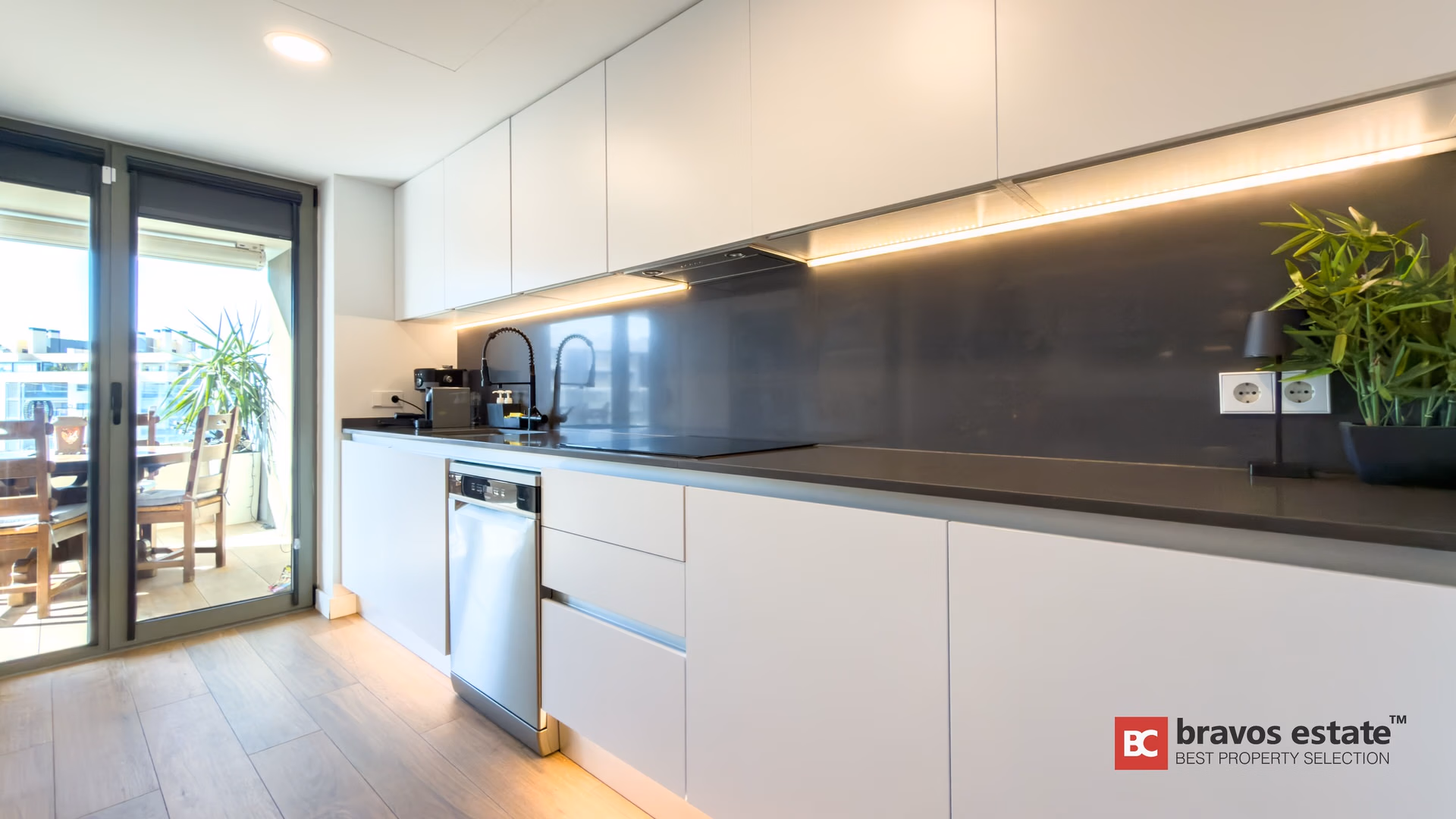 Modern 7th-Floor Apartment in PAU 5, Playa San Juan - 10