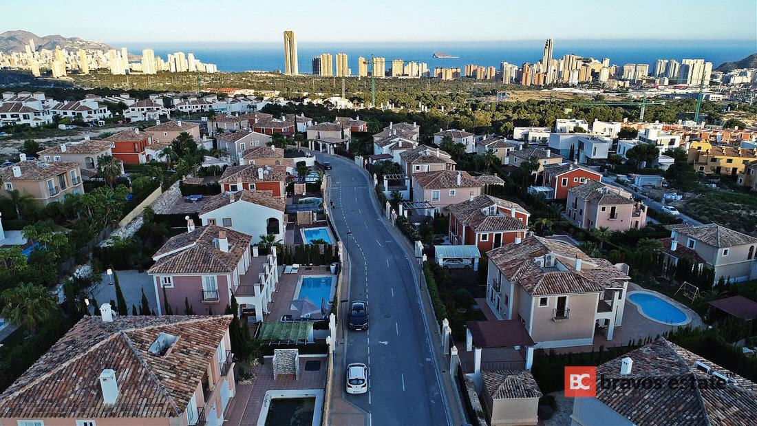 Светлая вилла, 4 спальни в Финестрате - 2