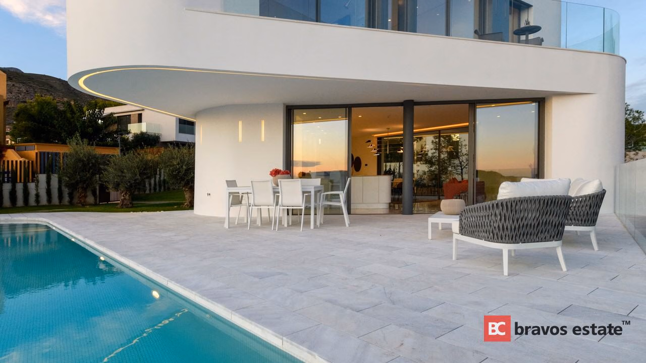 Просторная вилла, 4 спальни в Финестрате · 331 m² - 7
