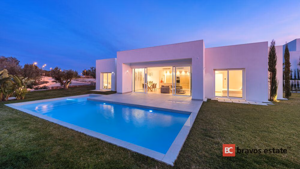 Просторная вилла, 3 спальни в Лас-Колинас · 254 m² - 3