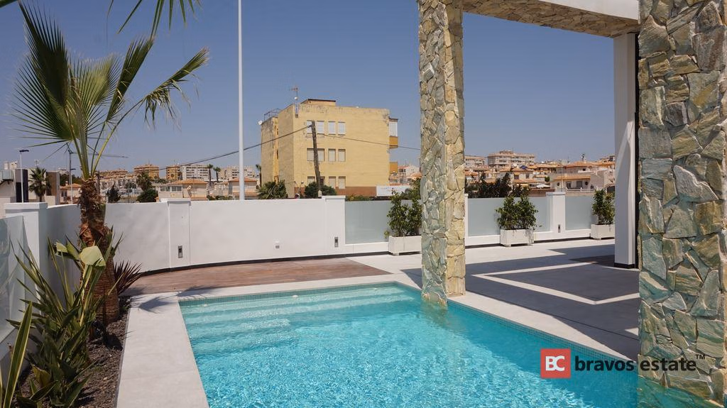 Вилла рядом с морем, 4 спальни в Торревьехе · 200 m² - 12