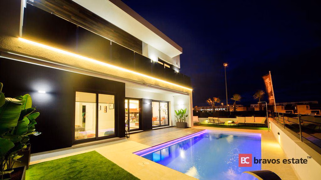 Новая вилла, 3 спальни в Кабо Роиг · 193 m² - 2