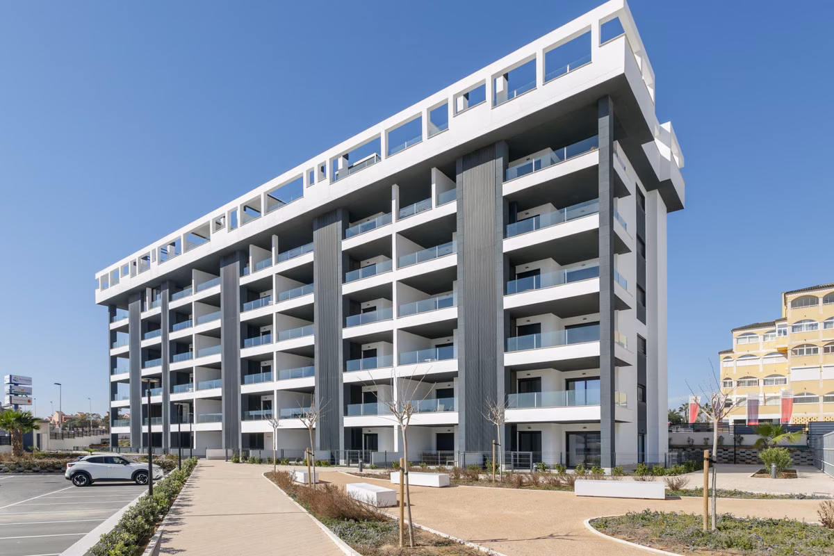 Eden Beach — закрытый комплекс у пляжа Ла-Мата, Торревьеха
