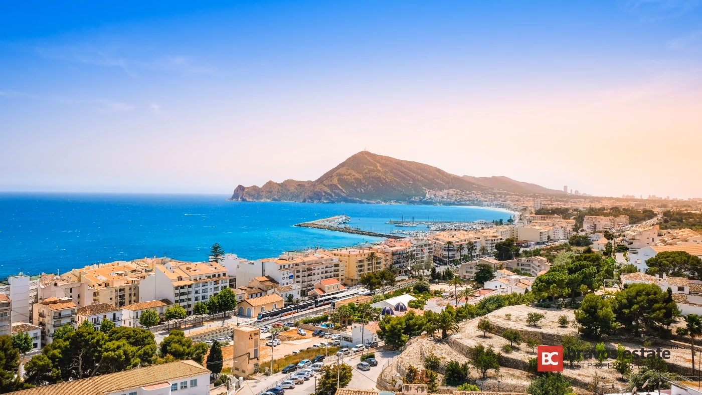Двухэтажная вилла с видом на море в Altea Hills - 32