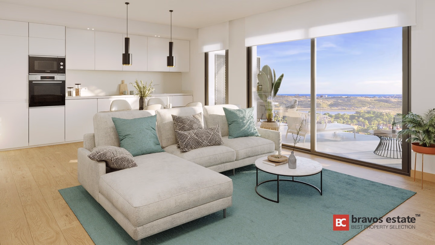 CGI-рендер гостиной с открытой планировкой и кухней в Bonalba Green Villas — панорамные окна во всю высоту стены с видом на гольф-курорт Бональба и далёкое море.