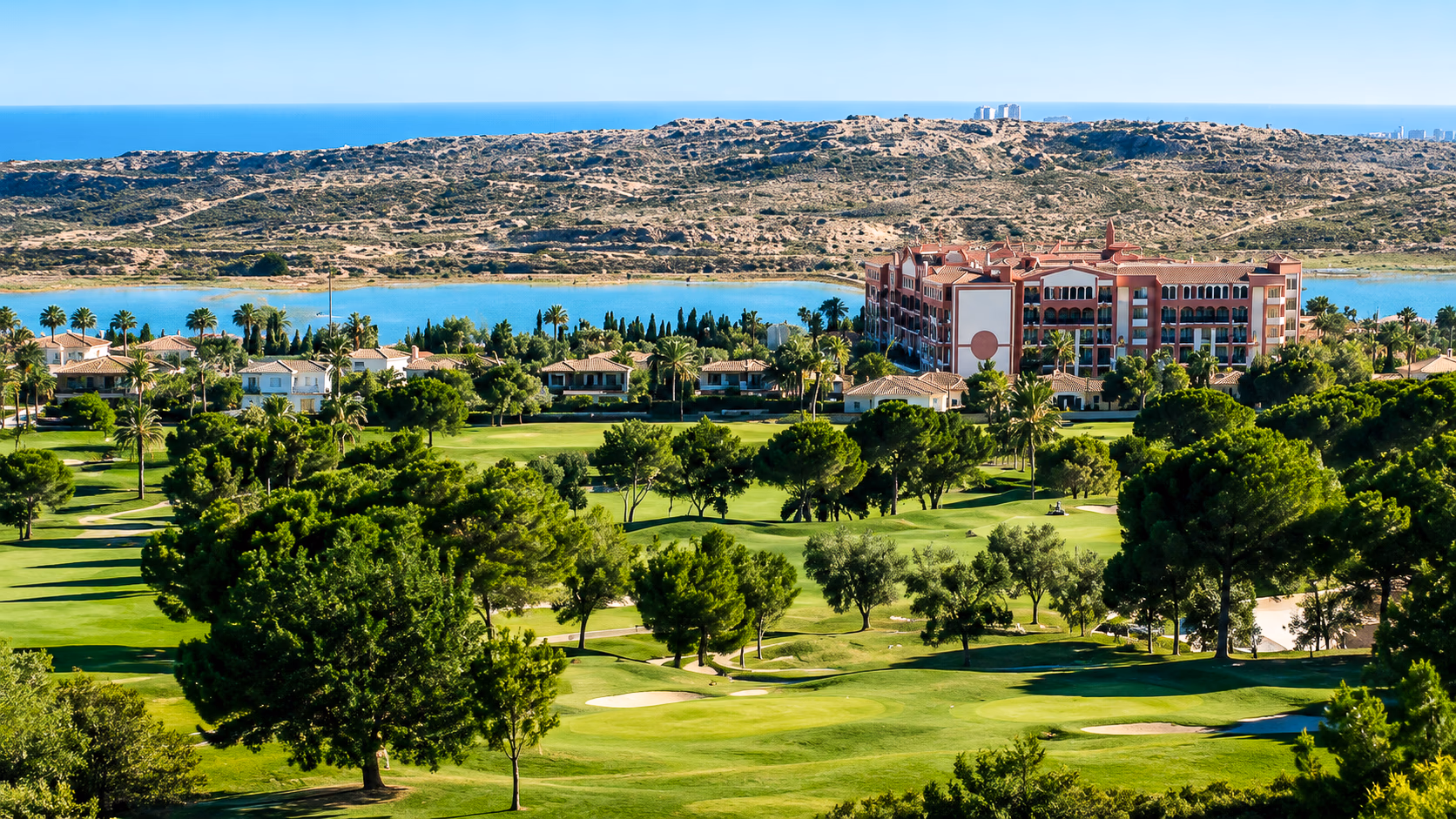 Поле для гольфа Bonalba Golf рядом с комплексом
