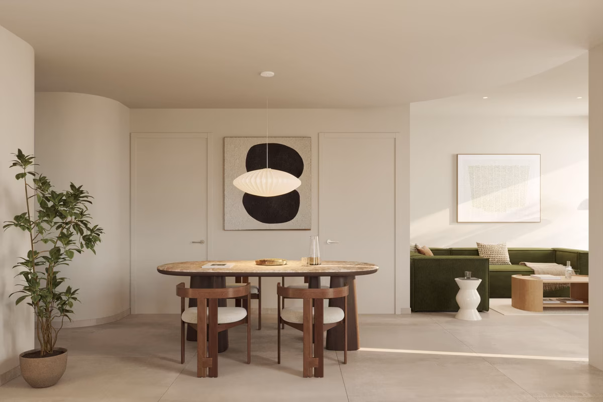 Столовая зона с картинами в доме Larcosta Homes II, Альгорфа