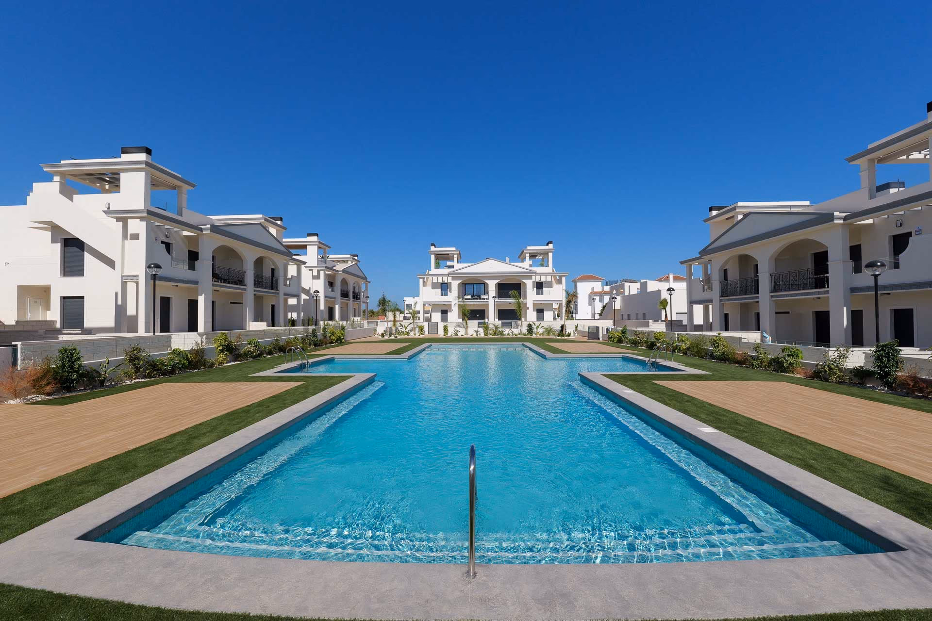 Luisa Residential — квартиры с 2 и 3 спальнями в Doña Pepa, Сьюдад-Кесада 1