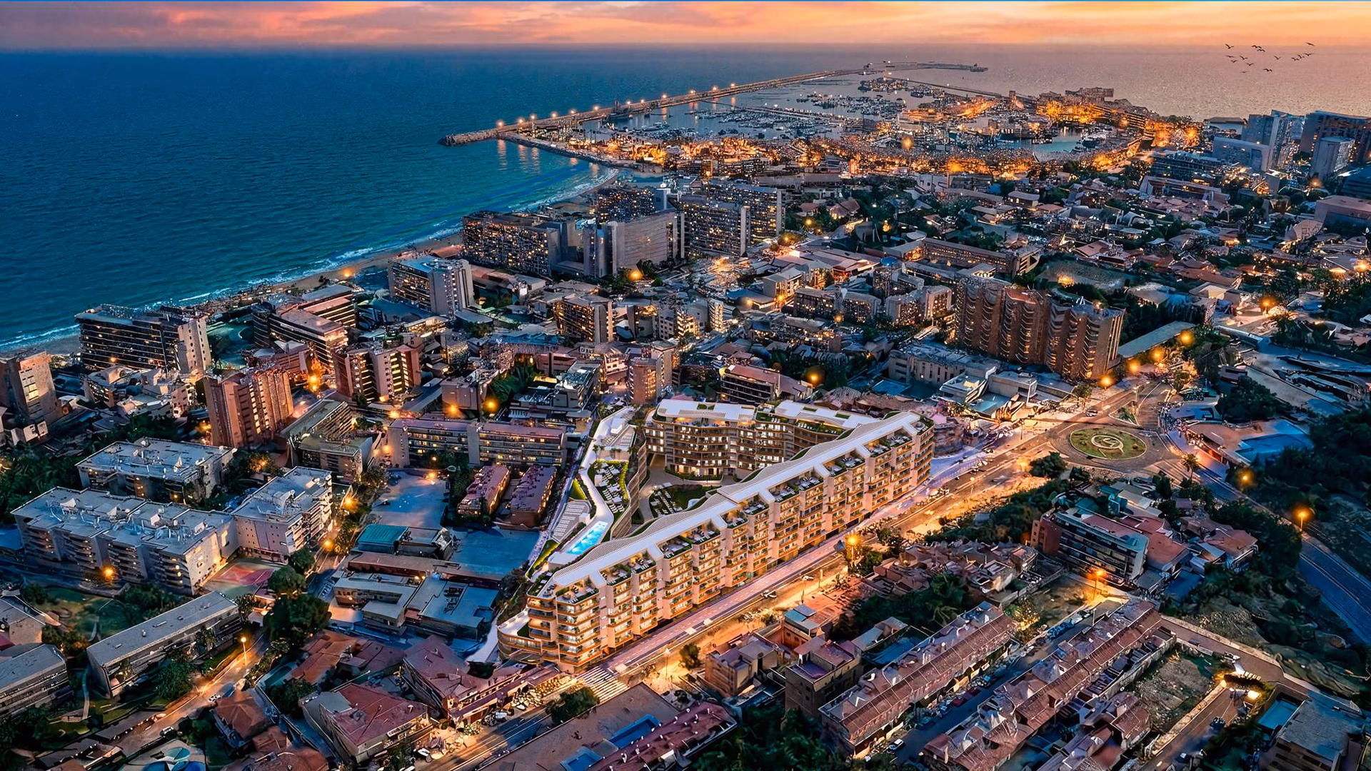 Вид с воздуха на Torremolinos и побережье Carihuela