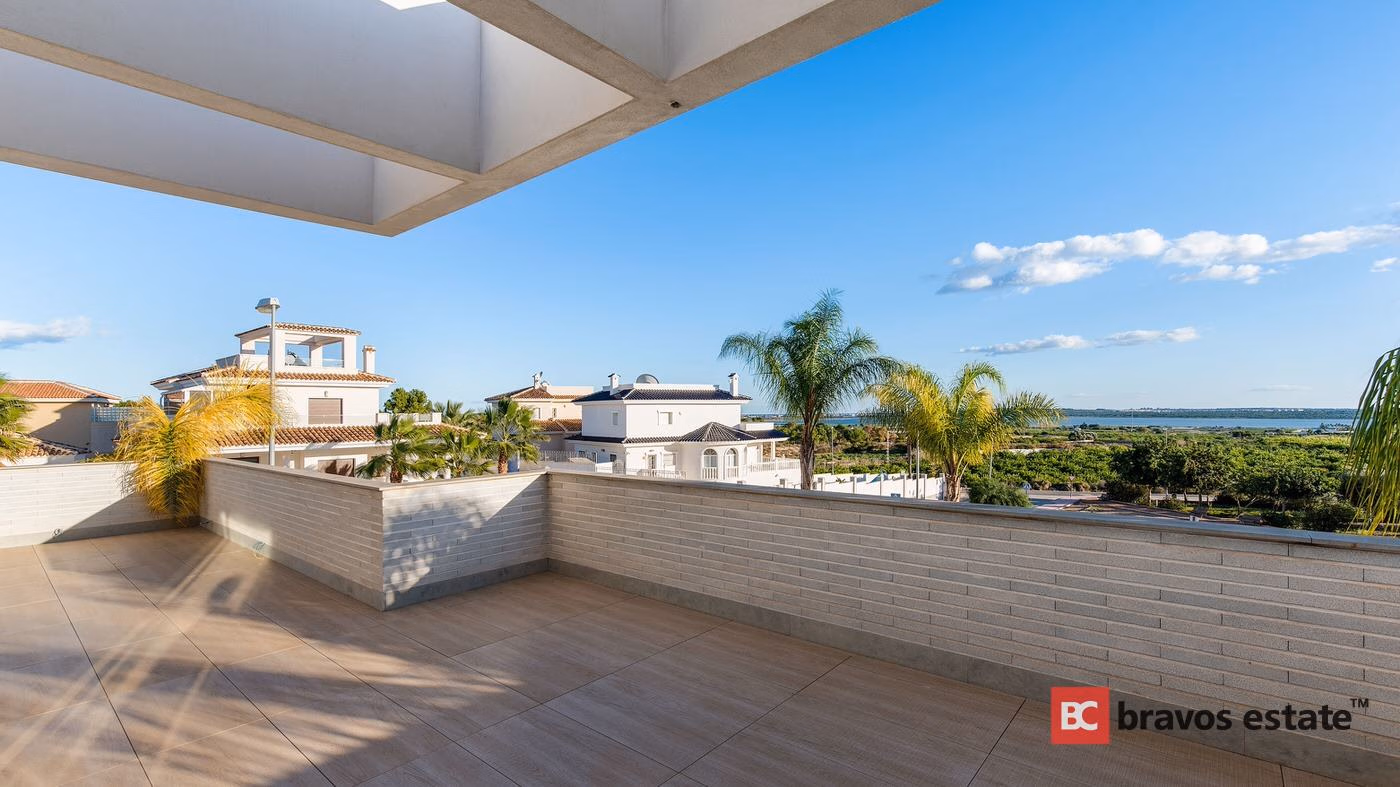 Просторная вилла, 5 спален в Сьюдад-Кесаде · 371 m² - 12