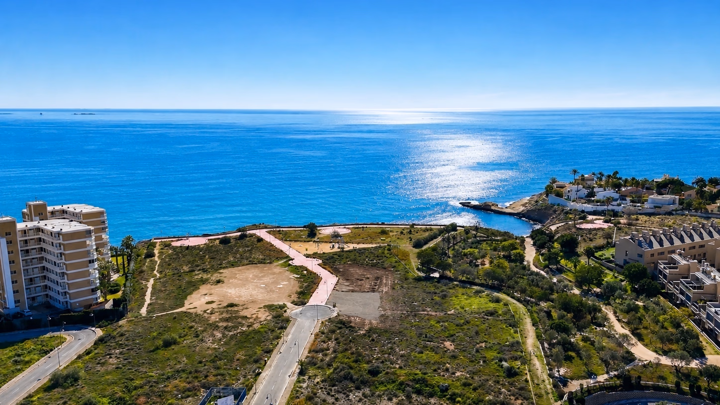 Aerial view of the Amerador cove and the NJOY SHORE site on the El Campello coast
