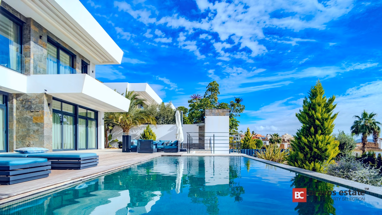 5-Bed Villa in Sierra Cortina, Finestrat, 450 m² 1