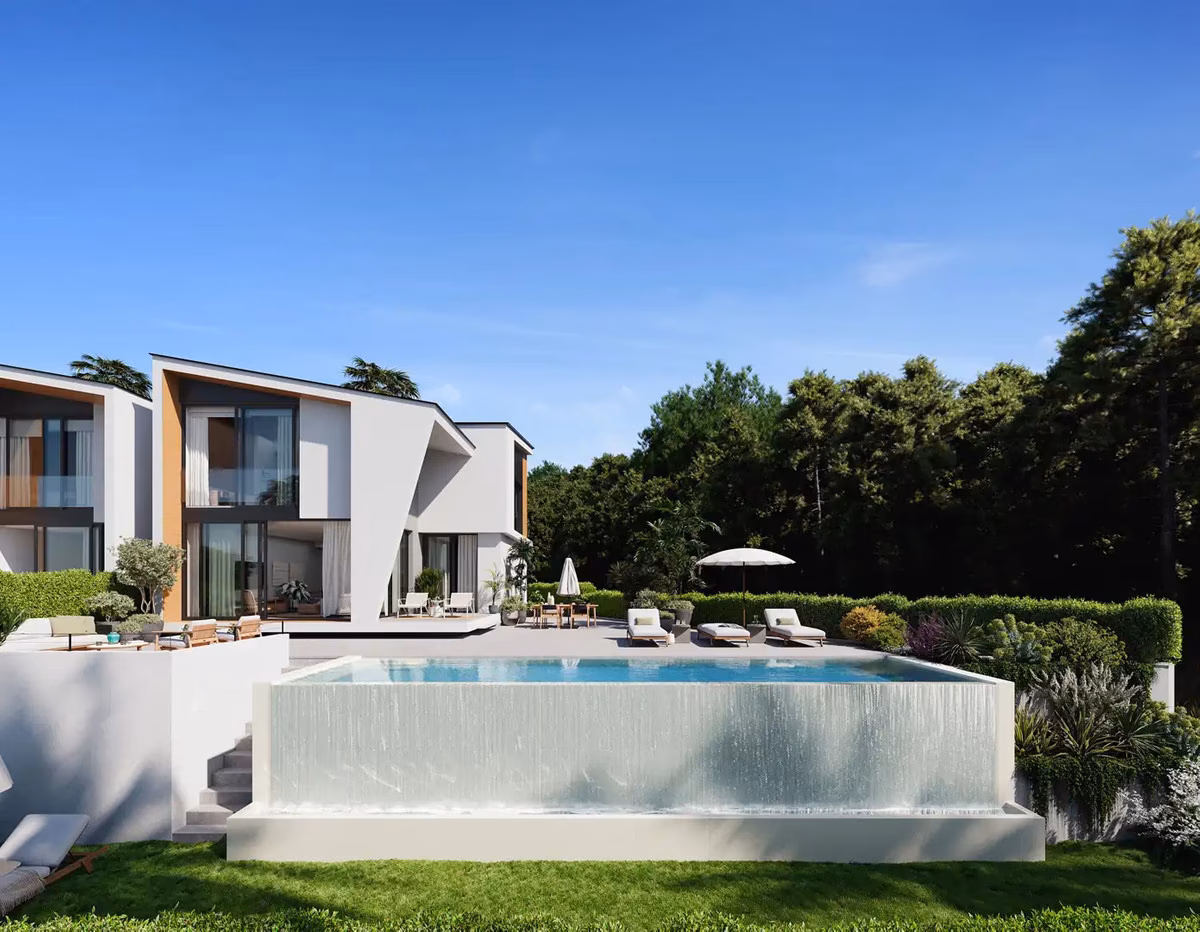 Вилла с бассейном-инфинити и газоном среди сосен в Pine Valley Villas