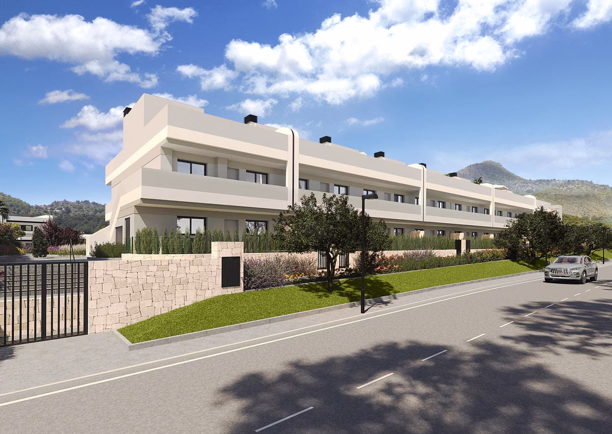 Корпуса Siena со стороны улицы и въезд с воротами, La Manga Club