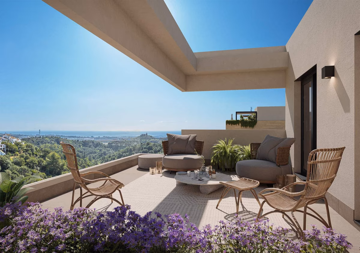 Терраса с кашпо лаванды и видом на море, Soleil, Марбелья