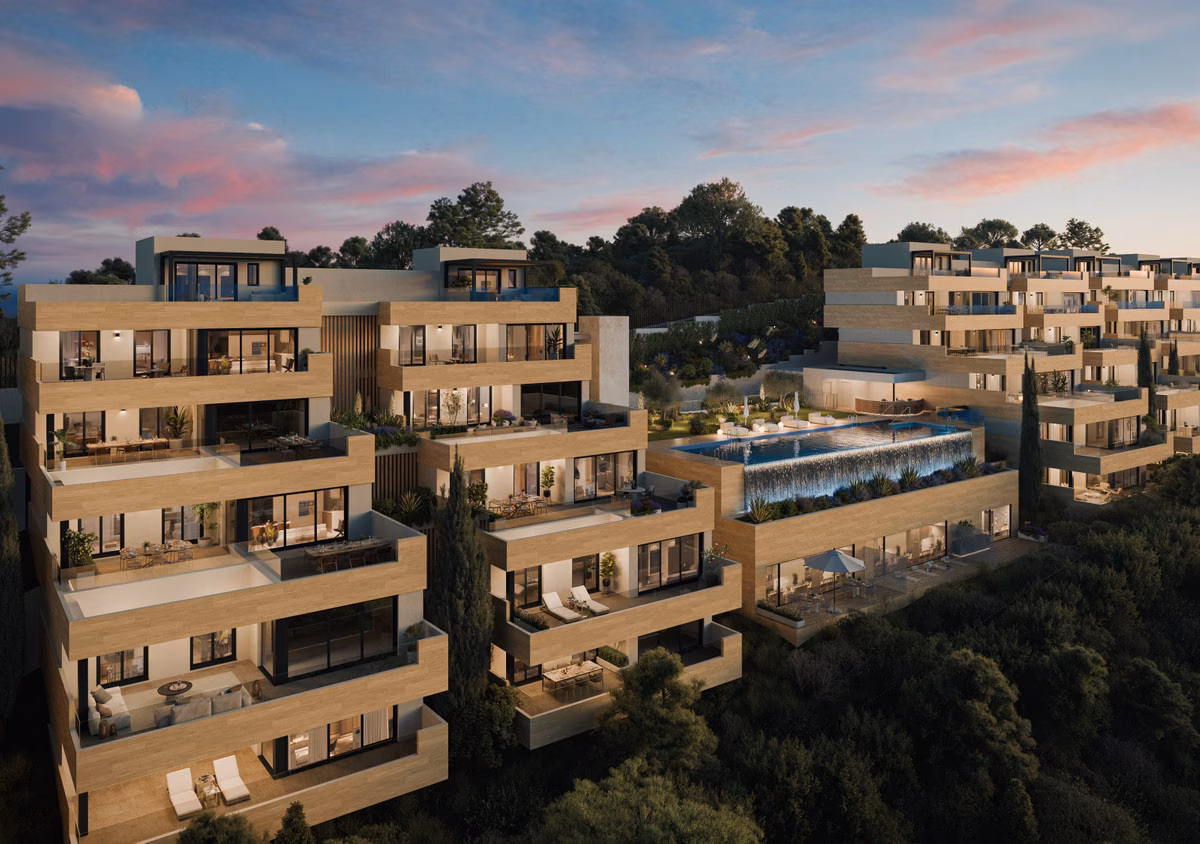 Soleil среди сосен в сумерках, вид с высоты, Altos de los Monteros