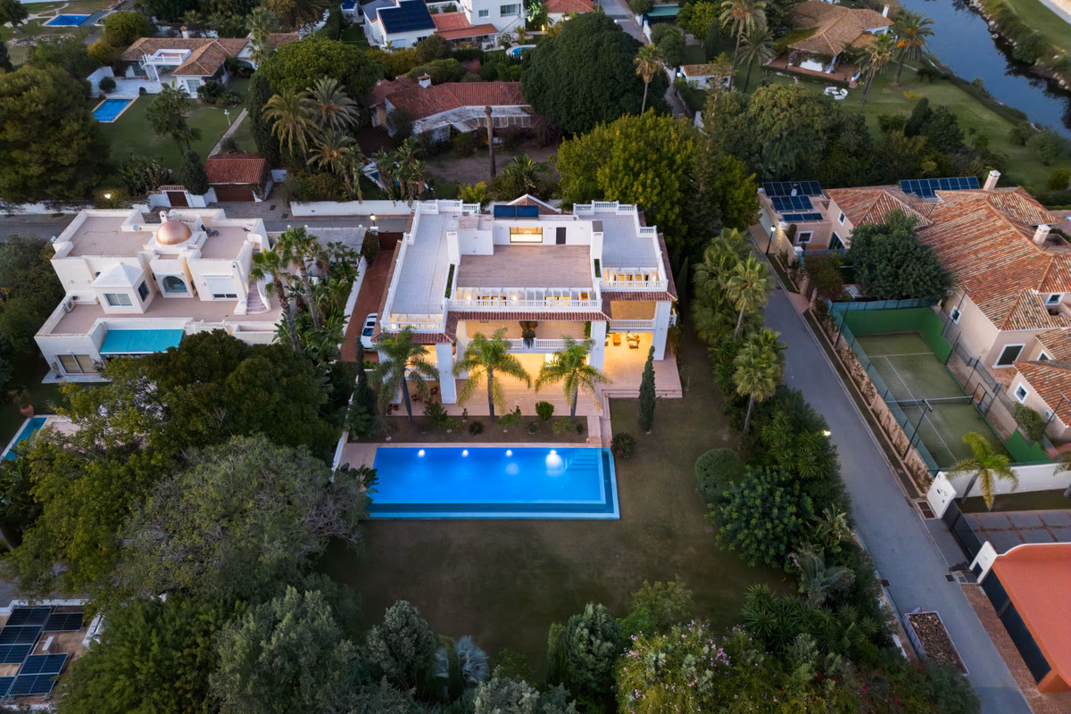 Фасад Villa Murcia с бассейном