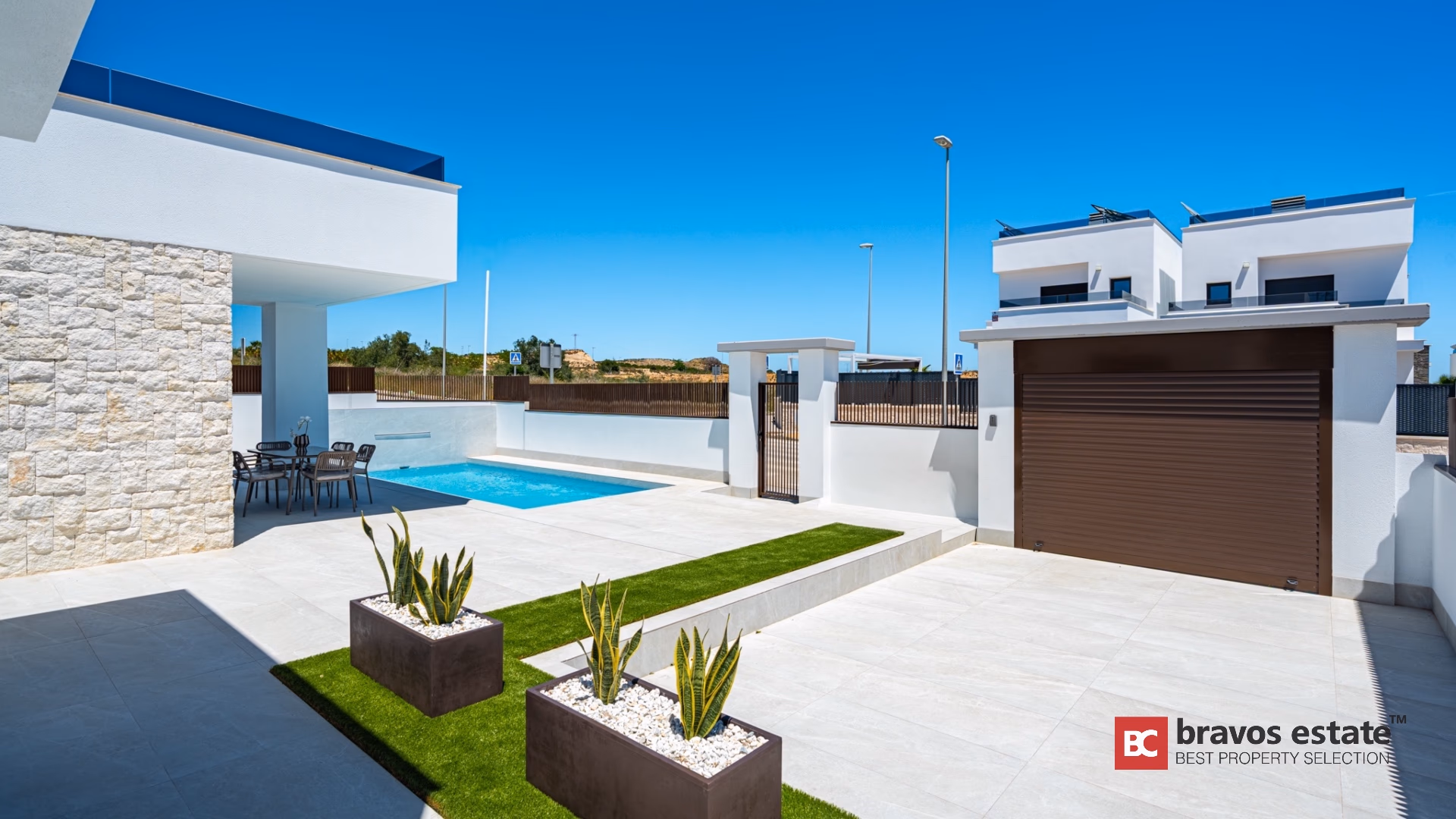 Бассейн, гараж и сад в Villa Valencia, Vistabella Golf
