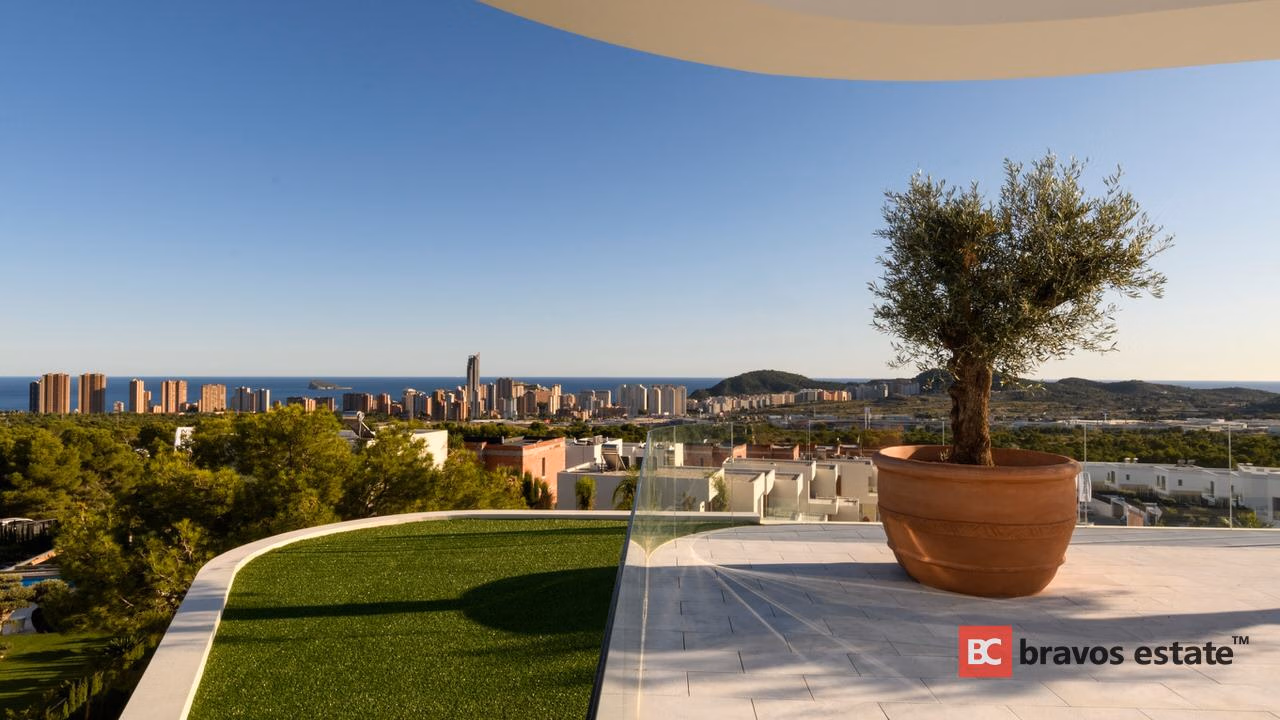 Просторная вилла, 4 спальни в Финестрате · 331 m² - 3
